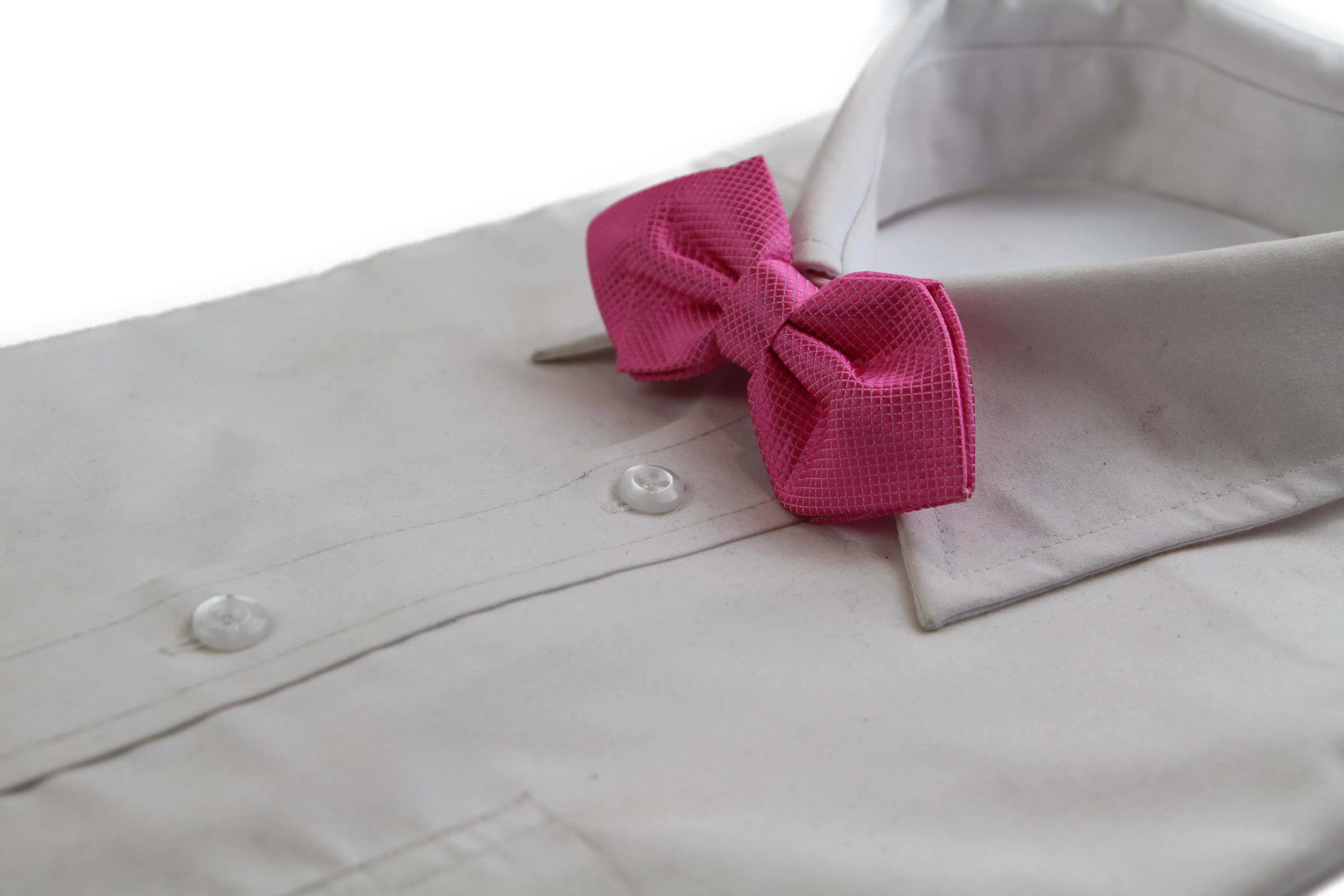 Mens Fuchsia Diamond Shaped Checkered Bow Tie