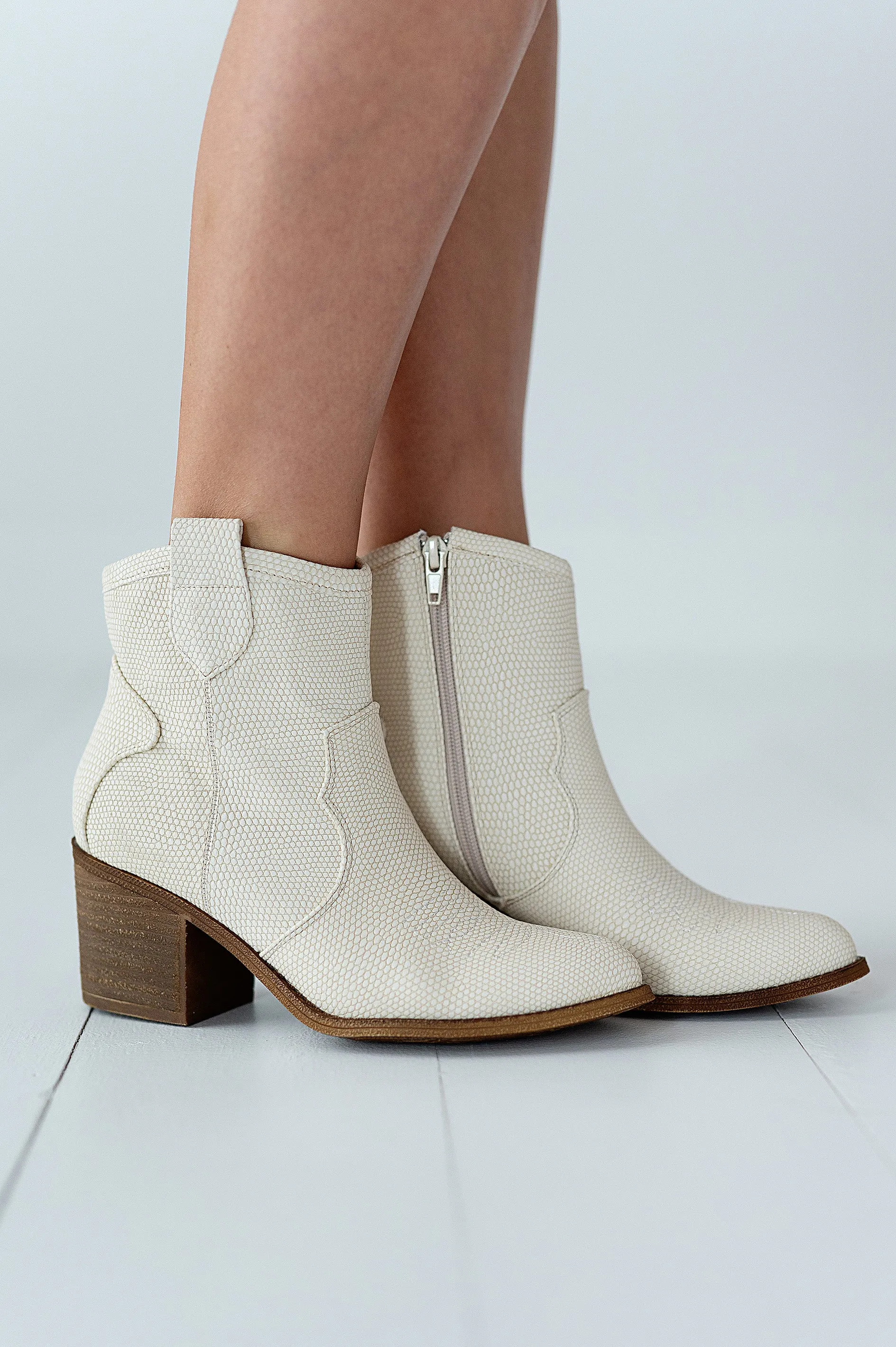 Unite Western Boot in Natural - Size 6 Left